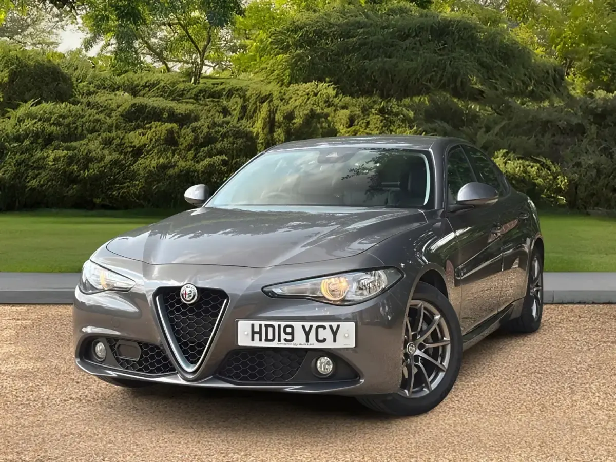 Begagnad Alfa Romeo Giulia Super 200 HK (147 kW) 2019 Grå Sedan