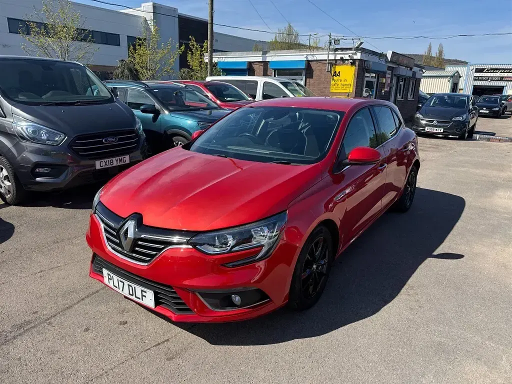 Used Renault Mégane Dynamique 130 HP (95 kW) 2017 Red Hatchback