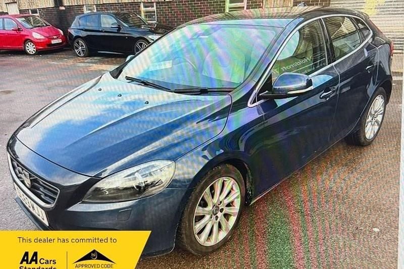 Blue Used 2013 Volvo V40 SE Lux Hatchback | £5,995 (Fair price) - Image 1/1