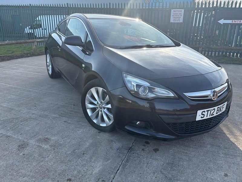 Black Used 2012 Vauxhall Astra GTC SRi Coupe | £2,495 (Fair price) - Image 1/4