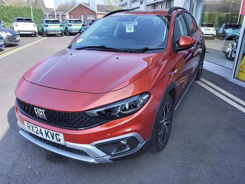 Used Fiat Tipo Cross 128 HP (94 kW) 2024 Orange Hatchback