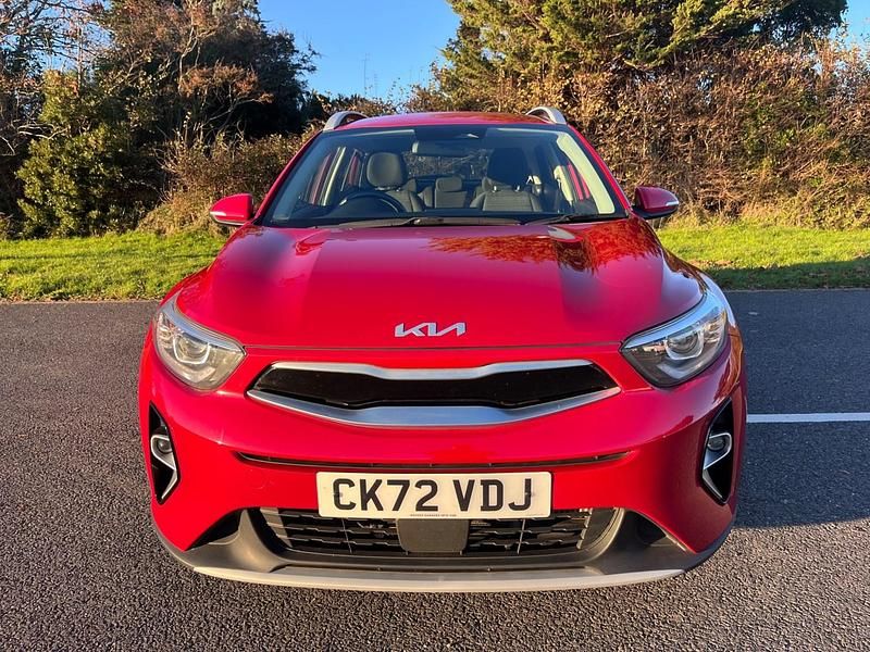 Usado Kia Stonic 99 HP (72 kW) 2022 Vermelho SUV