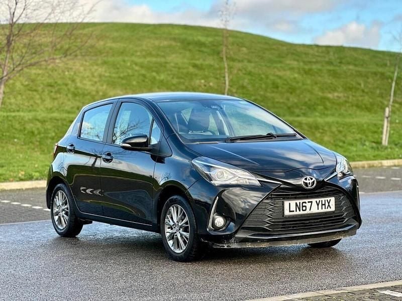 Used Toyota Yaris 69 HP (50 kW) 2017 Black Hatchback