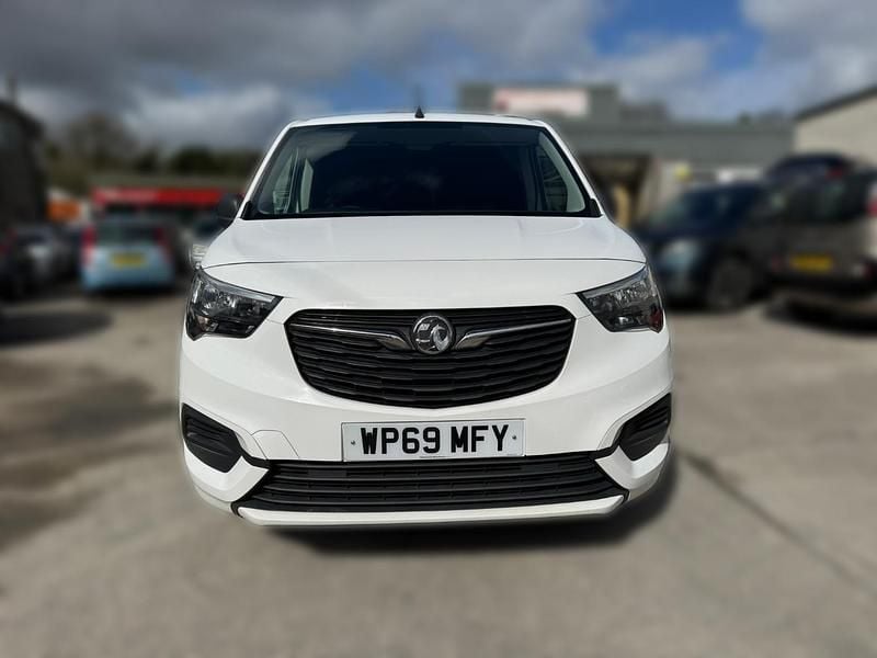 Used Vauxhall Combo Sportive 100 HP (73 kW) 2019 White MPV