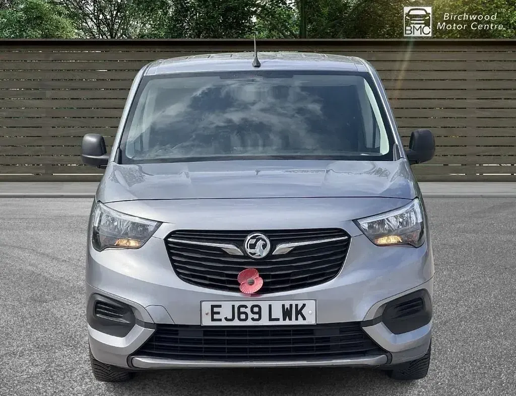 Używany Vauxhall Combo Sportive 110 KM (80 kW) 2019 Szary Minivan