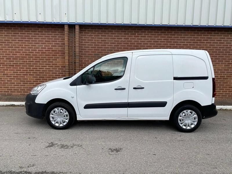 Used Peugeot Partner S 2017 White MPV