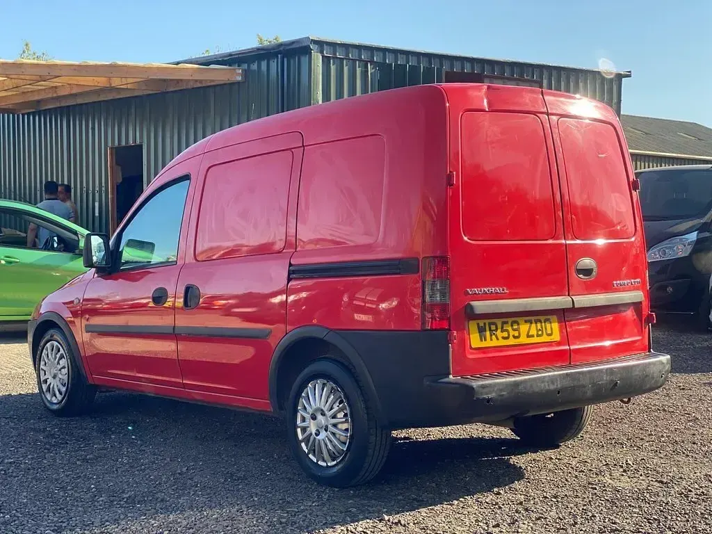 Used Vauxhall Combo 75 HP (55 kW) 2010 Red MPV