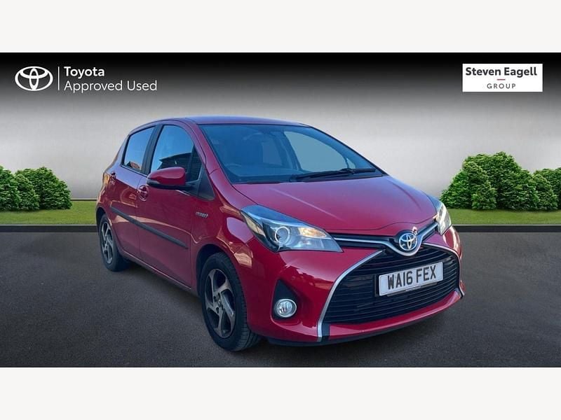 Used Toyota Yaris Hybrid 2016 Red Hatchback