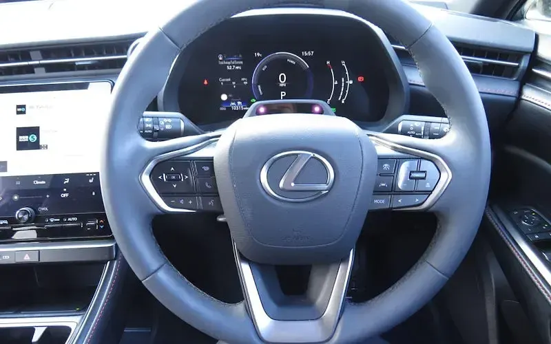 Used Lexus LBX 136 HP (100 kW) 2025 White SUV