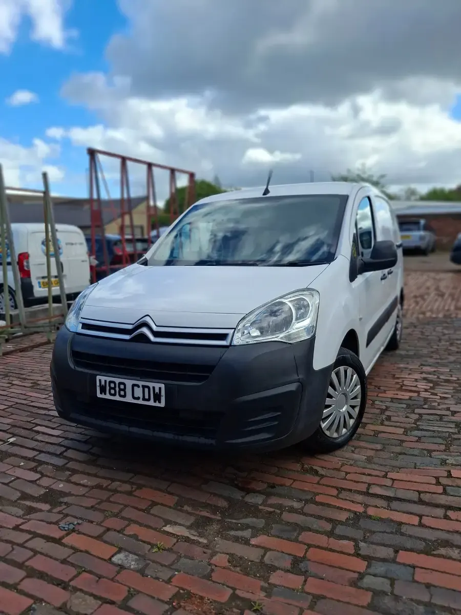 Used Citroën Berlingo 75 HP (55 kW) 2017 White MPV