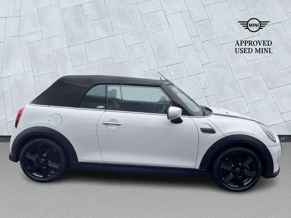 Used Mini Cooper Classic 134 HP (98 kW) 2024 White Hatchback