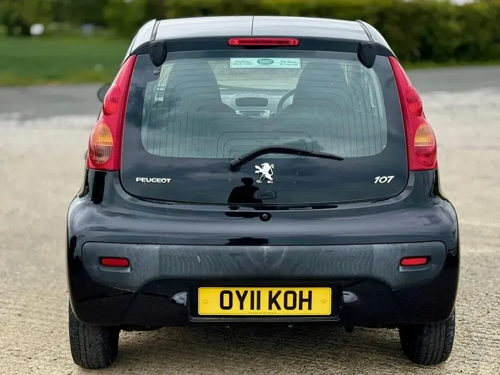 Used Peugeot 107 68 HP (50 kW) 2011 Black Hatchback