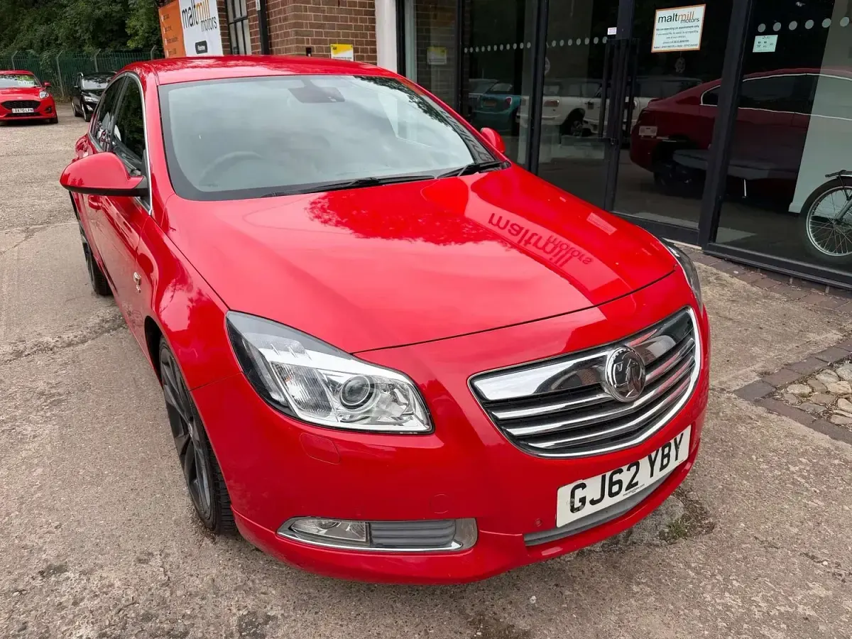 Used Vauxhall Insignia SRi 160 HP (117 kW) 2012 Red Hatchback