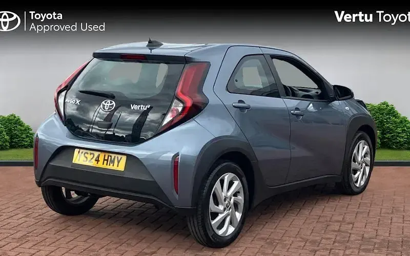 Used Toyota Aygo X PURE 72 HP (52 kW) 2024 Grey SUV