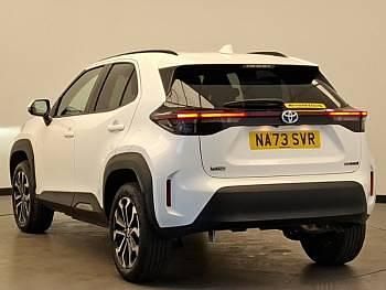 Used Toyota Yaris Hybrid Design 116 HP (85 kW) 2023 White Estate