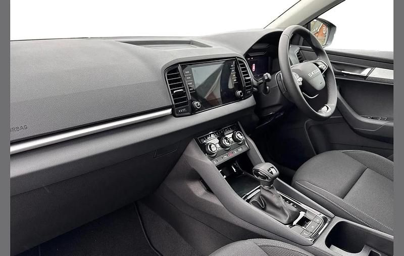 New Skoda Karoq SE 150 HP (110 kW) 2025 Black magic pearl effect SUV