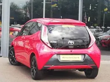 Used Toyota Aygo x-style 68 HP (50 kW) 2017 Red Hatchback