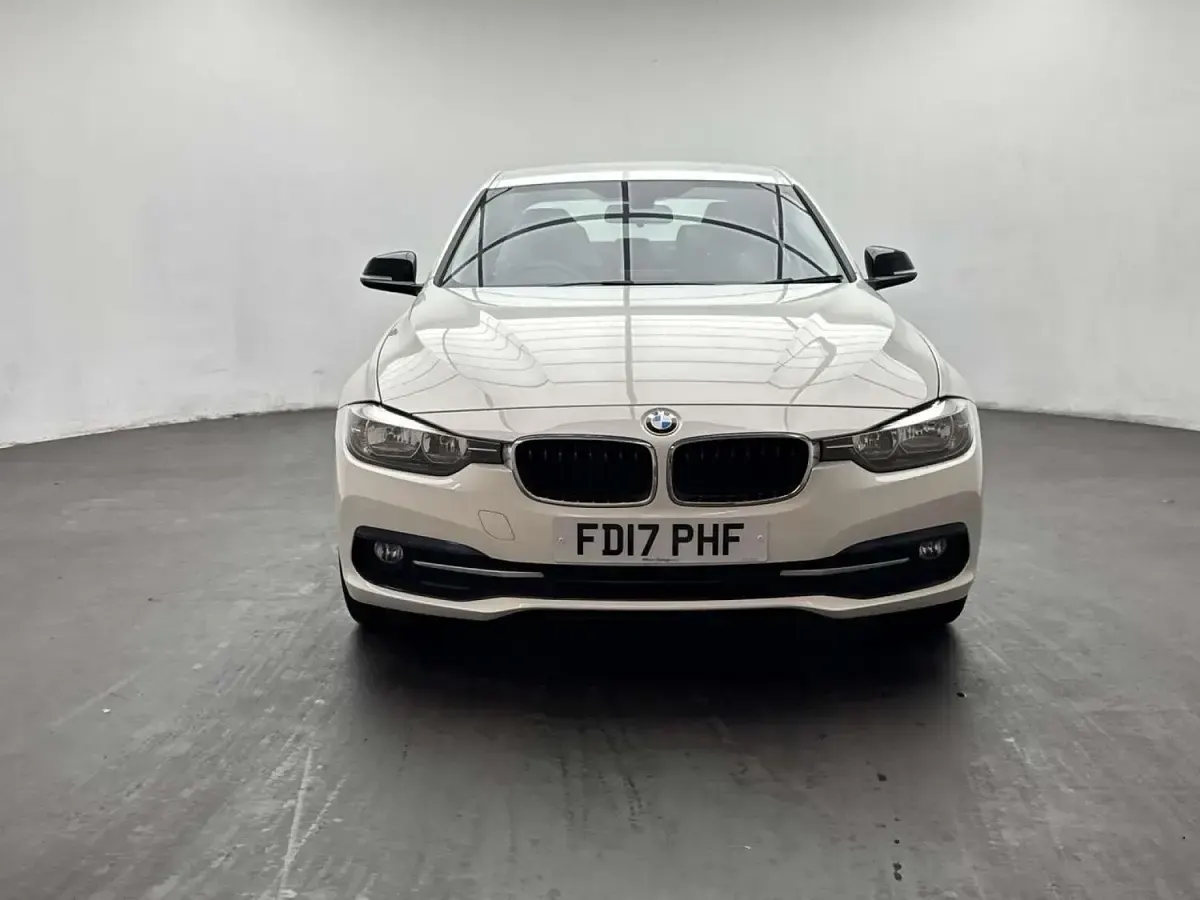 Used BMW 318 Sport Line 2017 White Sedan