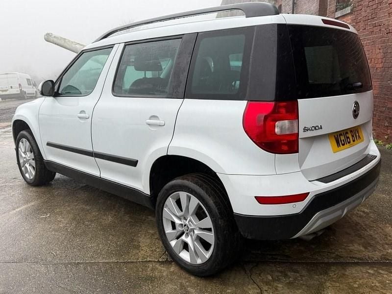 Used Skoda Yeti SE L 110 HP (80 kW) 2016 White SUV