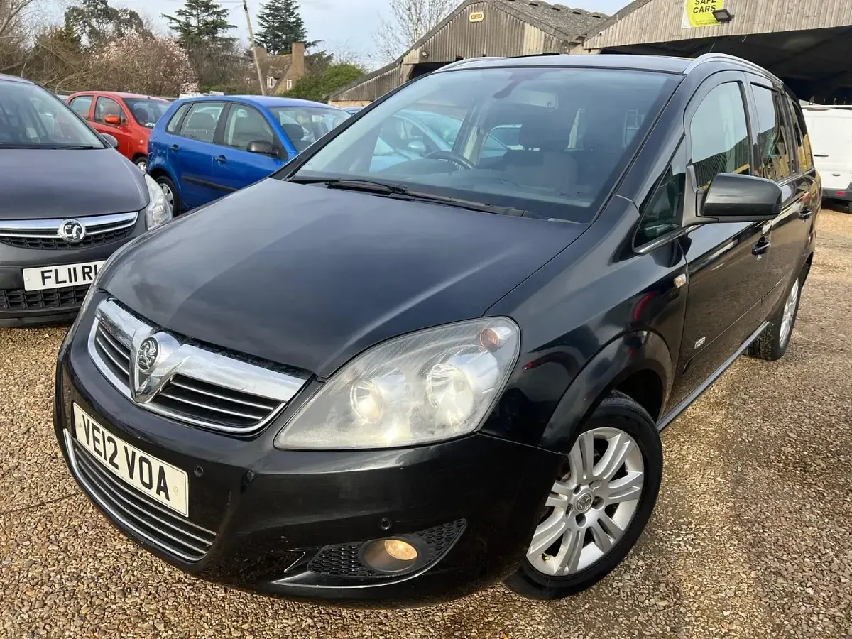 Used Vauxhall Zafira Design Edition 115 HP (84 kW) 2012 Black MPV