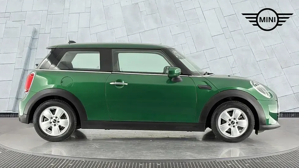 Used Mini Cooper Classic 134 HP (98 kW) 2023 Green Hatchback