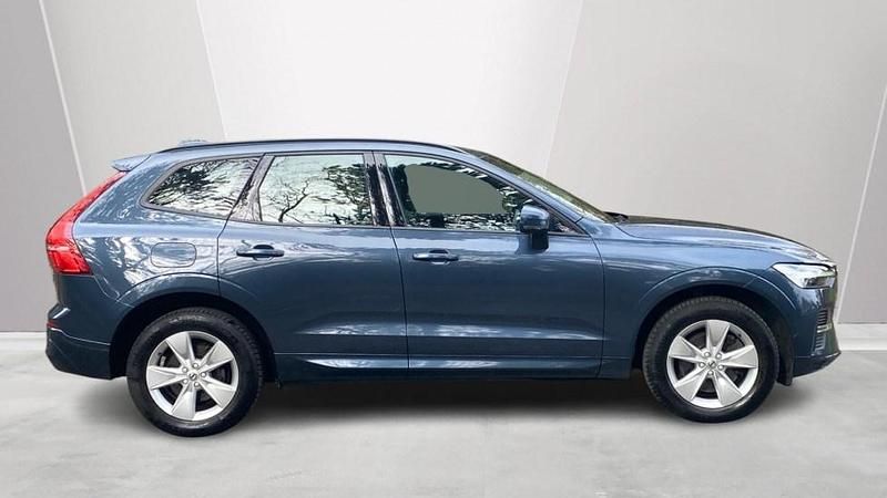 Used Volvo XC60 Momentum 194 HP (142 kW) 2022 Blue SUV