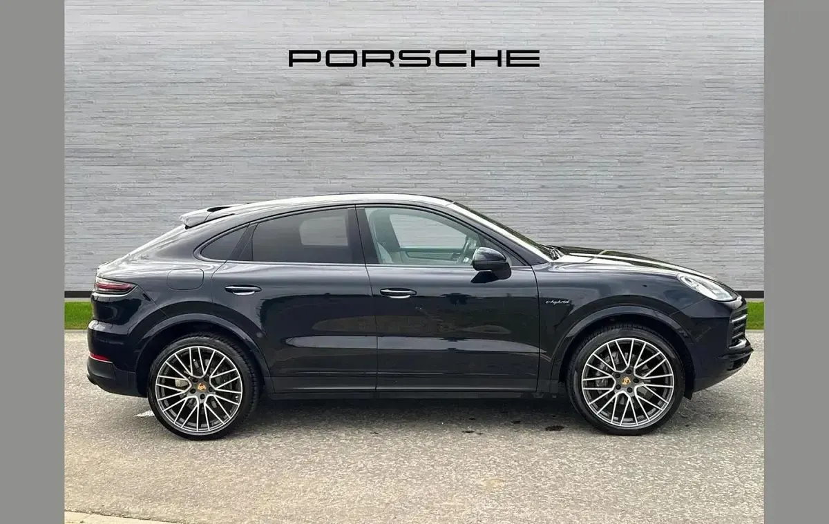Used Porsche Cayenne Platinum Edition 462 HP (339 kW) 2022 Blue SUV