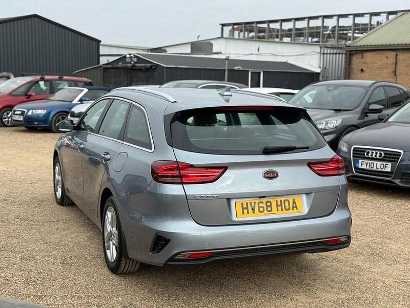 Used Kia Ceed Sportswagon 114 HP (83 kW) 2018 Silver Estate