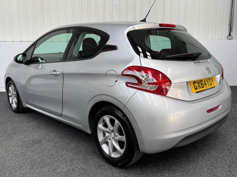 Used Peugeot 208 Active 68 HP (50 kW) 2014 Silver Hatchback