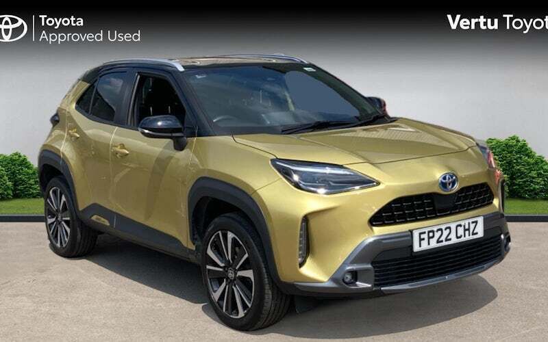 Used 2021 Toyota Yaris Hybrid Edition Estate | £22,739 (A bit pricey) - Image 1/4
