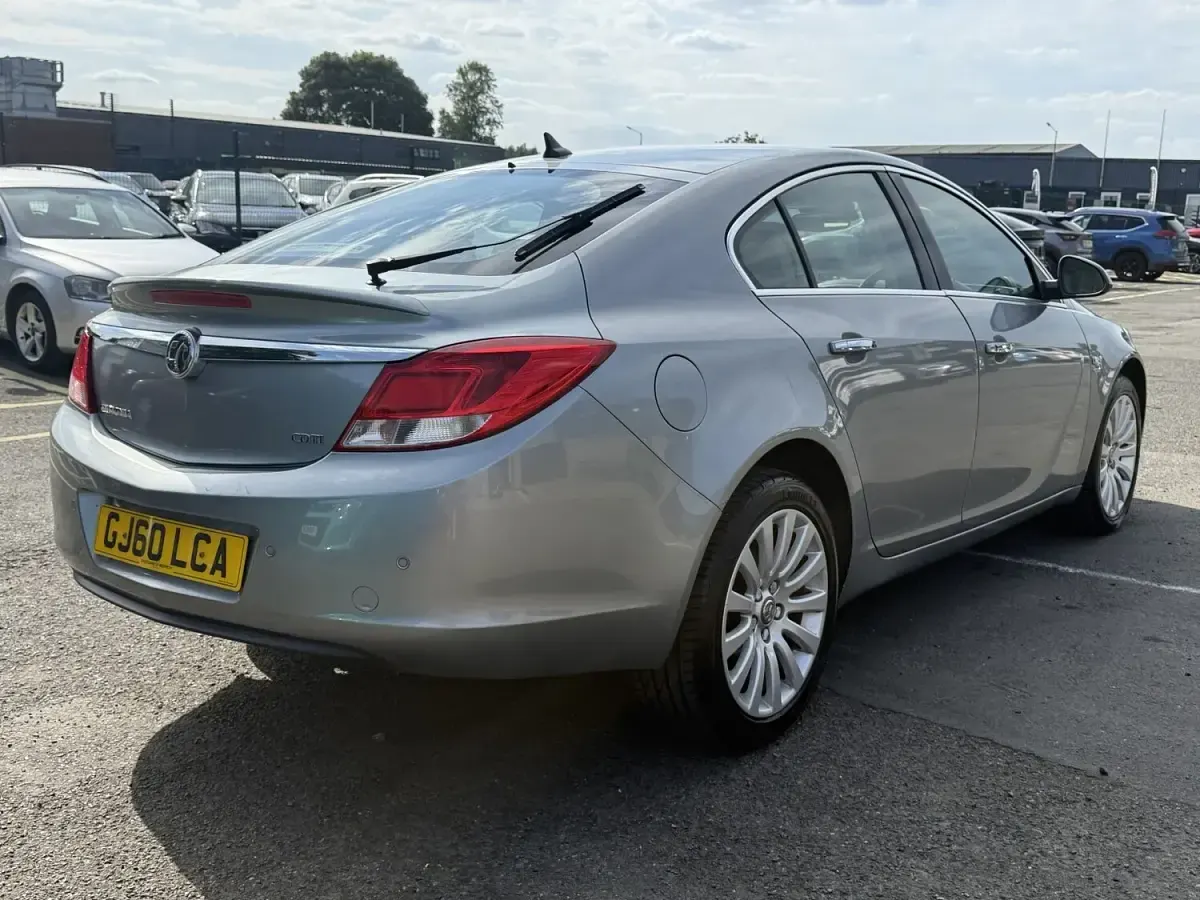 Used Vauxhall Insignia 128 HP (94 kW) 2010 Silver Hatchback
