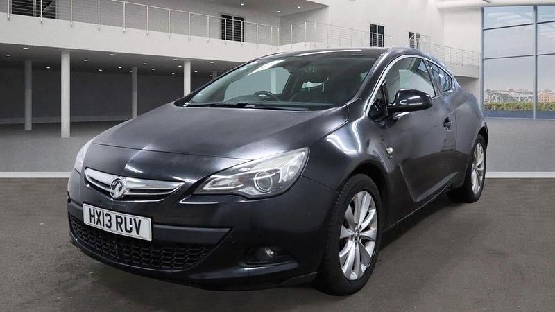 Second-hand Vauxhall Astra GTC SRi 140 CP (102 kW) 2013 Negru Hatchback