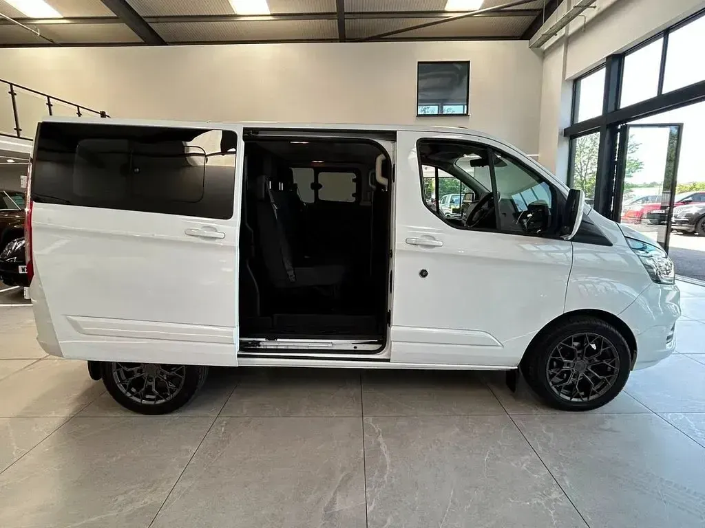 Used Ford Transit Custom Limited 170 HP (125 kW) 2022 White Van