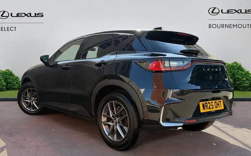 Second-hand Lexus LBX 136 CP (100 kW) 2025 Negru SUV