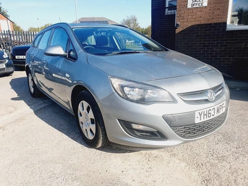 Silver Used 2014 Vauxhall Astra Estate | £2,494 (Fair price) - Image 1/4