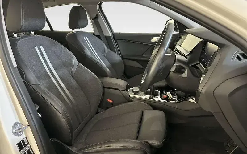 Used BMW 118 Sport Line 136 HP (100 kW) 2021 White Hatchback