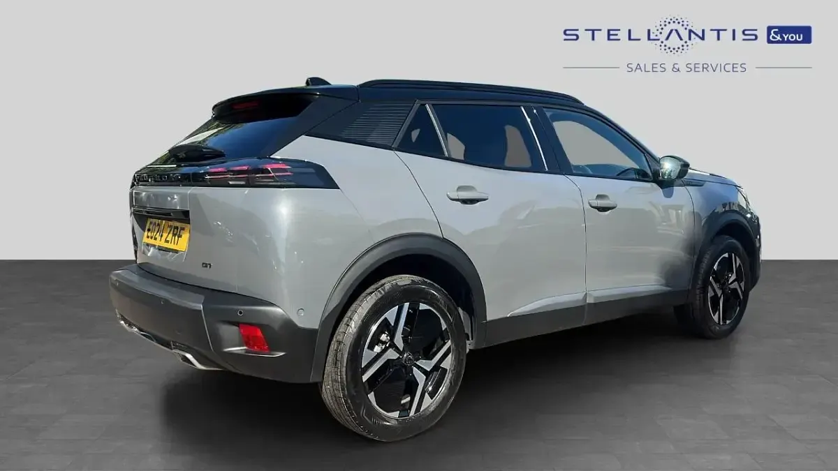 Usado Peugeot 2008 GT 129 HP (94 kW) 2024 Cinzento SUV