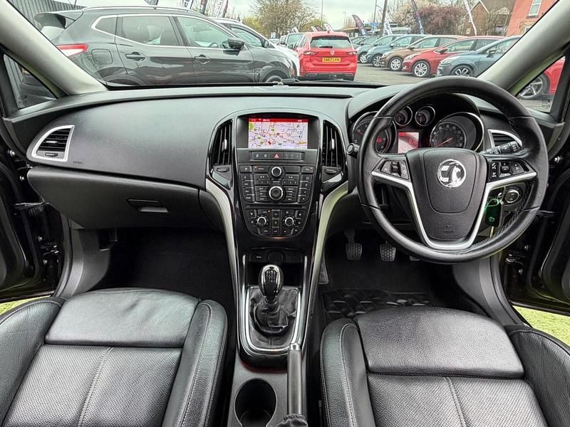 Used Vauxhall Astra Elite 165 HP (121 kW) 2015 Brown Hatchback