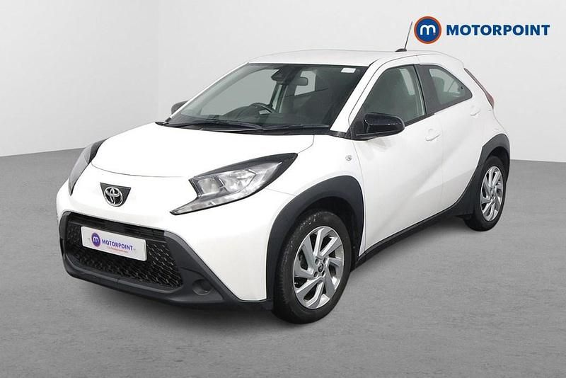 Used Toyota Aygo X PURE 2022 White SUV