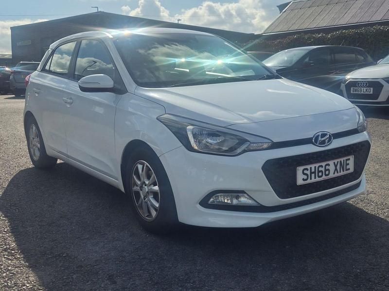 White Used 2016 Hyundai i20 SE Hatchback | £4,995 (Fair price) - Image 1/4