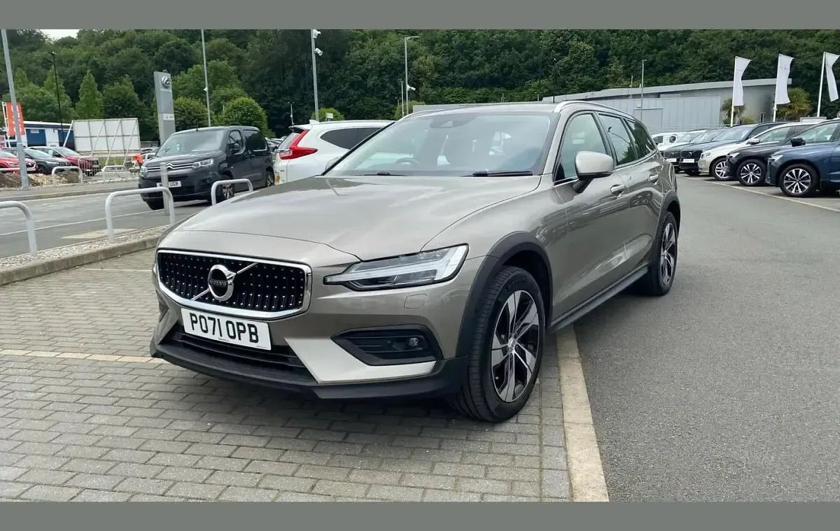 Used Volvo V60 CC 197 HP (144 kW) 2021 Grey Estate