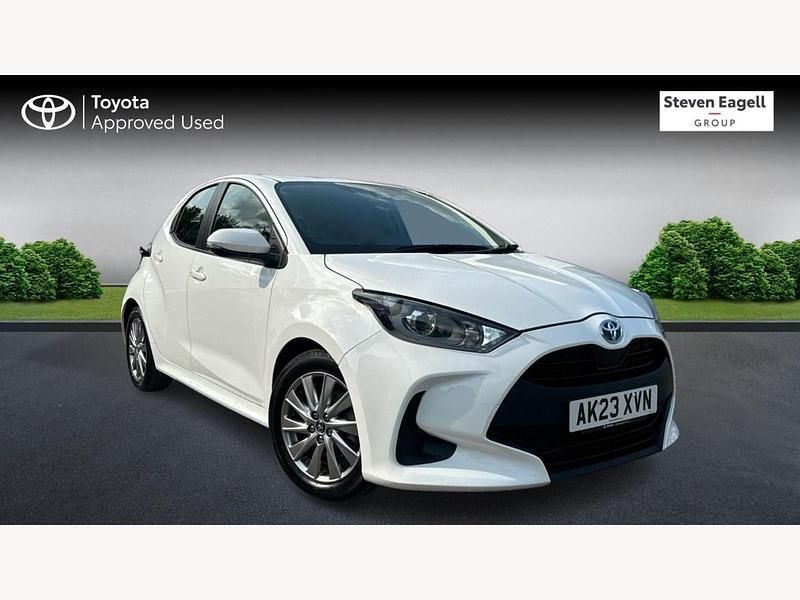 White Used 2023 Toyota Yaris Hybrid Hatchback | £17,118 (Good price) - Image 1/3