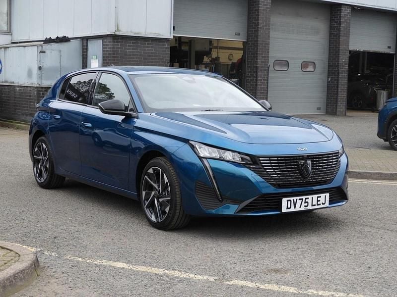 Blue New 2025 Peugeot 308 Allure Hatchback | £24,995 (Fair price) - Image 1/4
