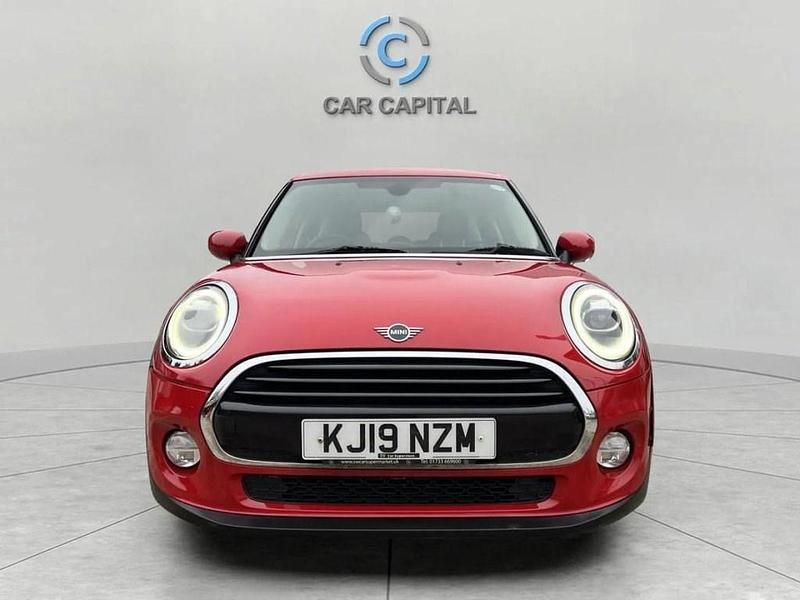 Used Mini Cooper Classic 136 HP (100 kW) 2019 Red Hatchback