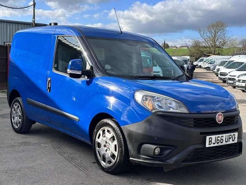 Used Fiat Doblò 90 HP (66 kW) 2016 Blue MPV