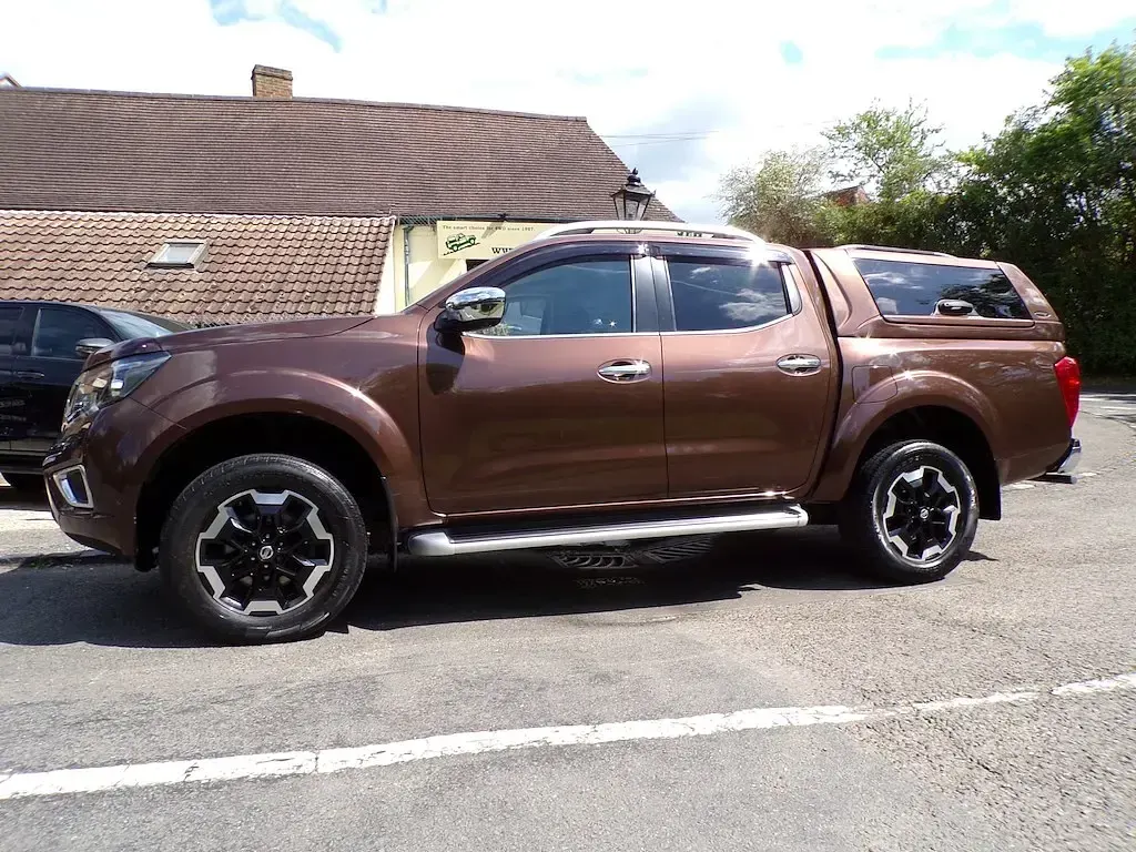 Używany Nissan Navara Tekna 190 KM (139 kW) 2019 Brązowy Pickup