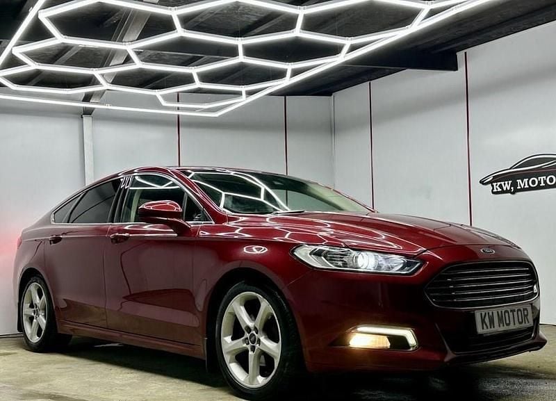 Used Ford Mondeo Titanium 180 HP (132 kW) 2016 Red Hatchback