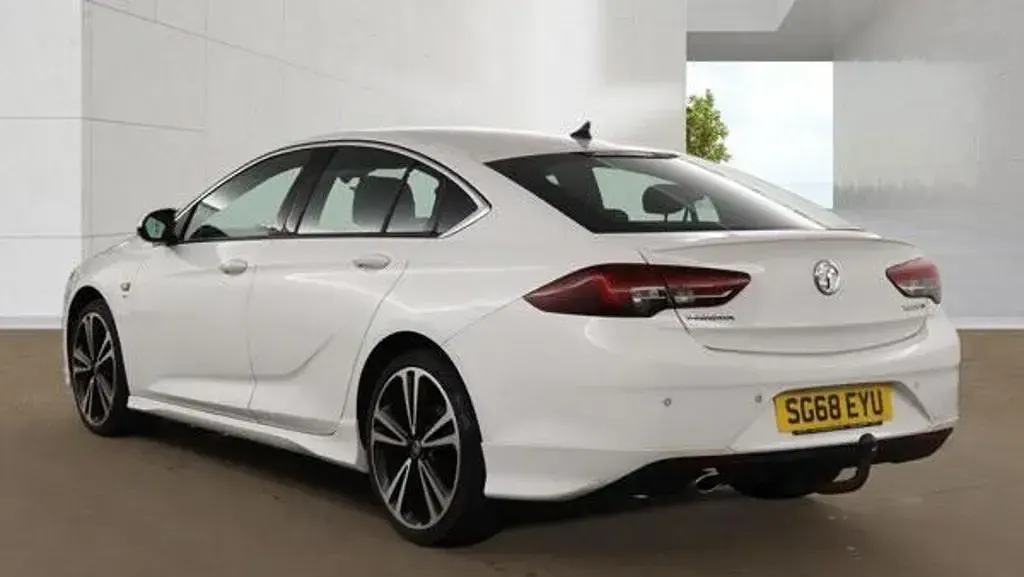 Used Vauxhall Insignia Sport 170 HP (125 kW) 2018 White Hatchback
