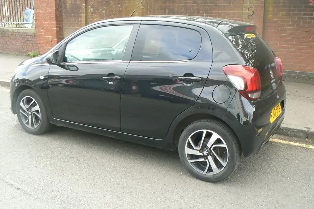 Używany Peugeot 108 Allure 82 KM (60 kW) 2017 Czarny Hatchback