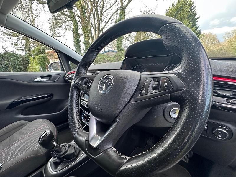 Used Vauxhall Corsa Edition 150 HP (110 kW) 2017 White Hatchback